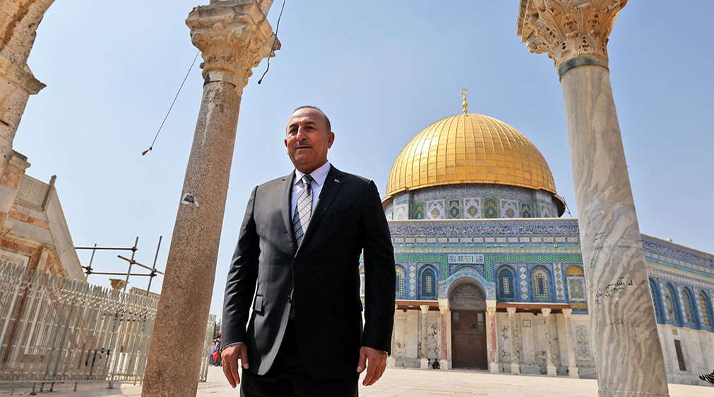 JERUSALEM: Turkish Foreign Minister Mevlut Cavusoglu is pictured in front of the Dome of the Rock Mosque during his visit to the Al-Aqsa Mosque compound on May 25, 2022. - AFP