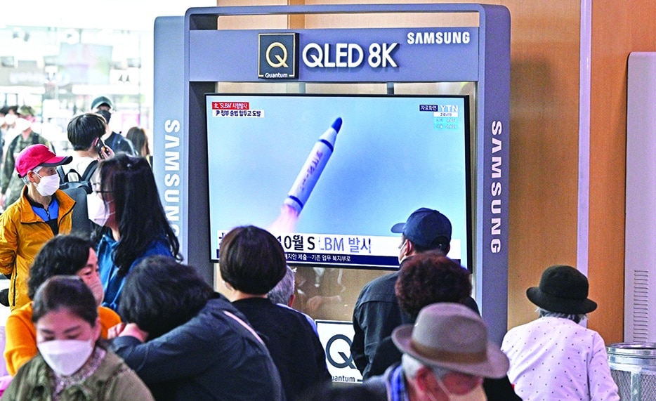 SEOUL: People watch a television screen showing a news broadcast with file footage of a North Korean missile test, at a railway station in Seoul on May 7, 2022, after North Korea fired a submarine-launched ballistic missile according to South Korea's military.—AFP