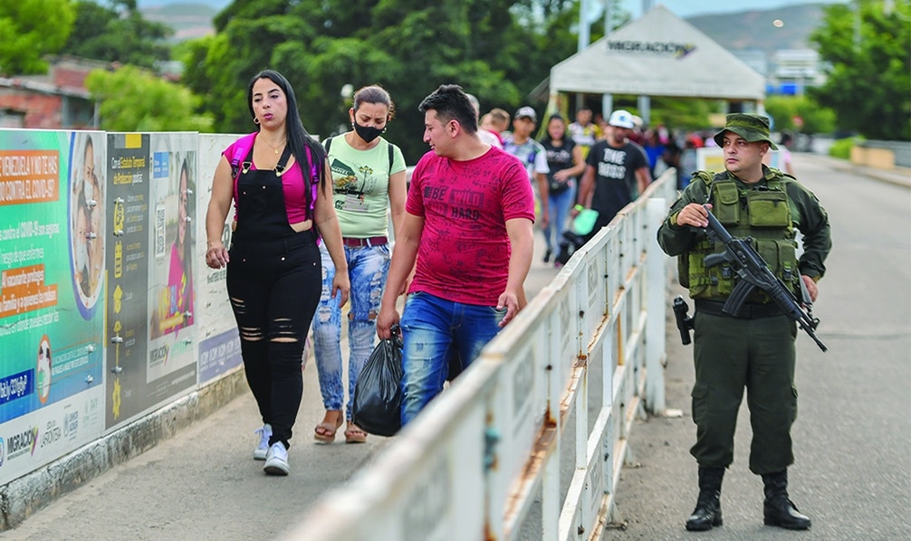 CUCUTA, Colombia: People cross the Simon Bolivar International Bridge to return to San Antonio del Tachira, Venezuela, before the closing of the Colombia-Venezuela border, in Cucuta, Colombia on May 28, 2022, on the eve of the Colombian presidential election. - AFP