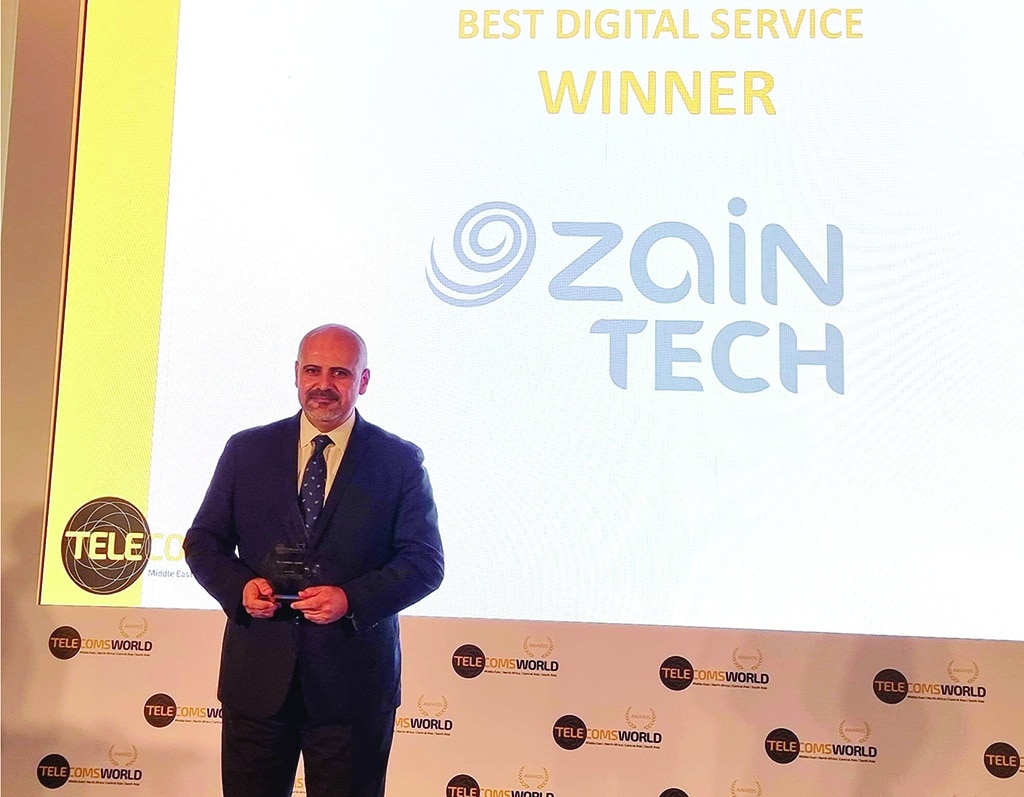 ZainTech CEO Andrew Hanna receives the award