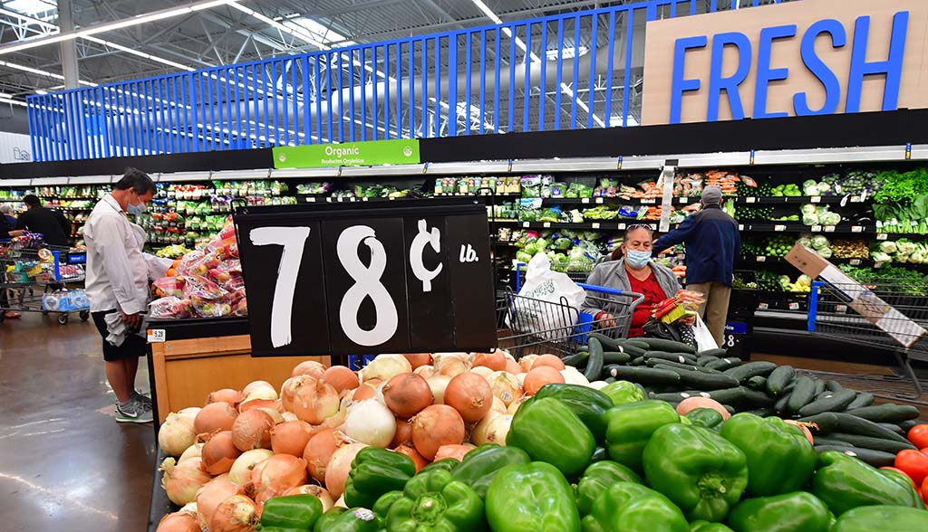 ROSEMEAD, US: Grocery shopping in Rosemead, California. US inflation reached a four-decade high of 8.5 percent in March and prices are expected to continue to rise for staples like bread, meat, and milk as farmers faces shortages of fuel, fertilizer, and materials as the Russia-Ukraine conflict continues. - AFP