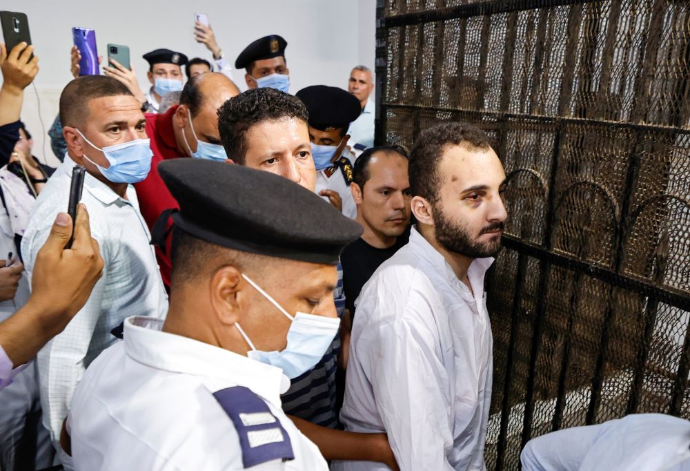 Al-MANSURAH: Mohamed Adel (C), the defendant in the murder of university of Mansoura student Naira Ashraf, is surrounded by guards during as he is taken out of the defender's box, after his first trial session at the Mansoura courthouse, some 145km north of Egypt's capital, on June 26, 2022. -- AFP