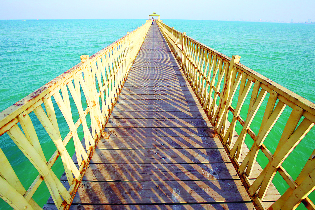 KUWAIT: A picture showing a fishing pier at one of Kuwait's beaches. - Photo by Yasser Al-Zayyat