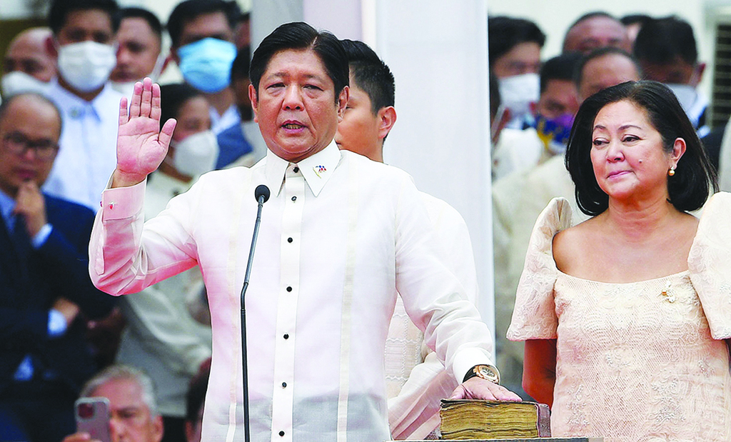 MANILA: New Philippine President Ferdinand Marcos Jr takes the oath as president of the Philippines as his wife Louise looks on during the inauguration ceremony at the National Museum on June 30, 2022. -AFP