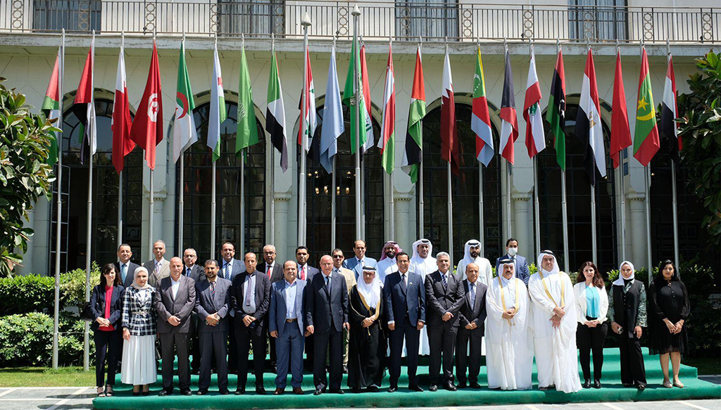 CAIRO: A group photo of officials attending the meeting of the Arab media experts group concerned with evaluating and updating the strategic action plan regarding the Palestinian cause. -  KUNA