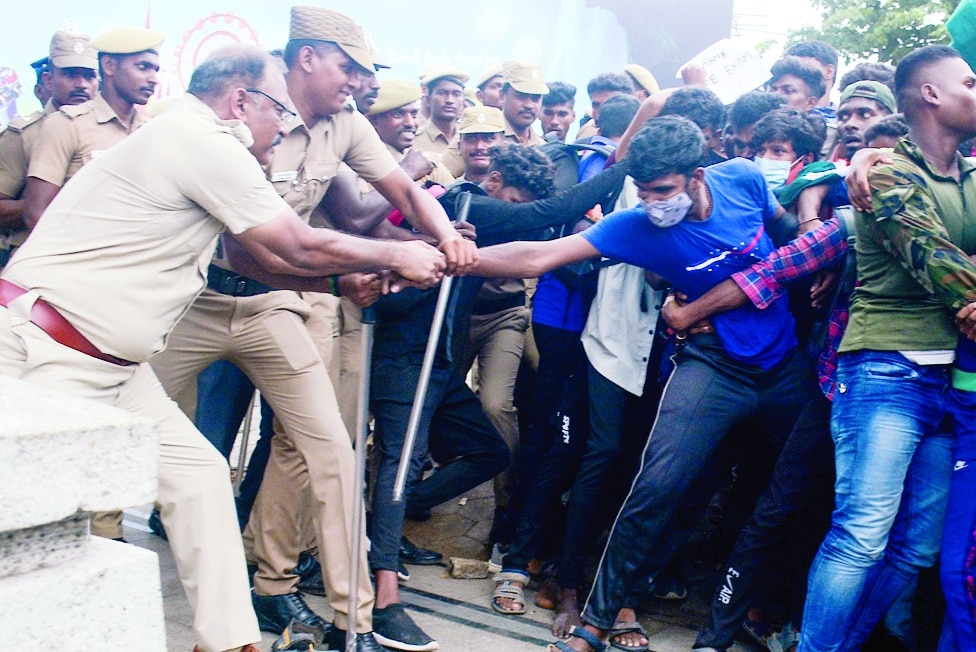 CHENNAI: Police detain protestors during a demonstration against the government's new 'Agnipath' recruitment scheme for the army, navy and air forces on June 18, 2022. - AFP