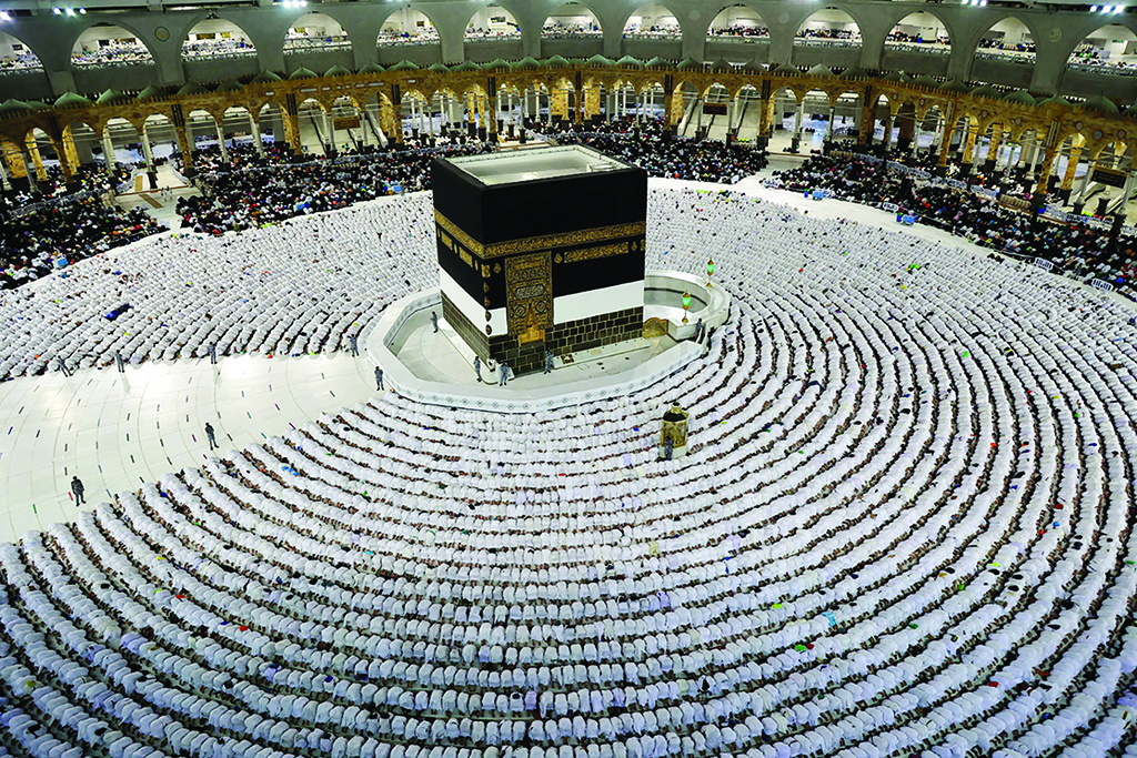 MAKKAH: Worshippers pray around the Kaaba at the Grand Mosque on July 5, 2022. – AFP