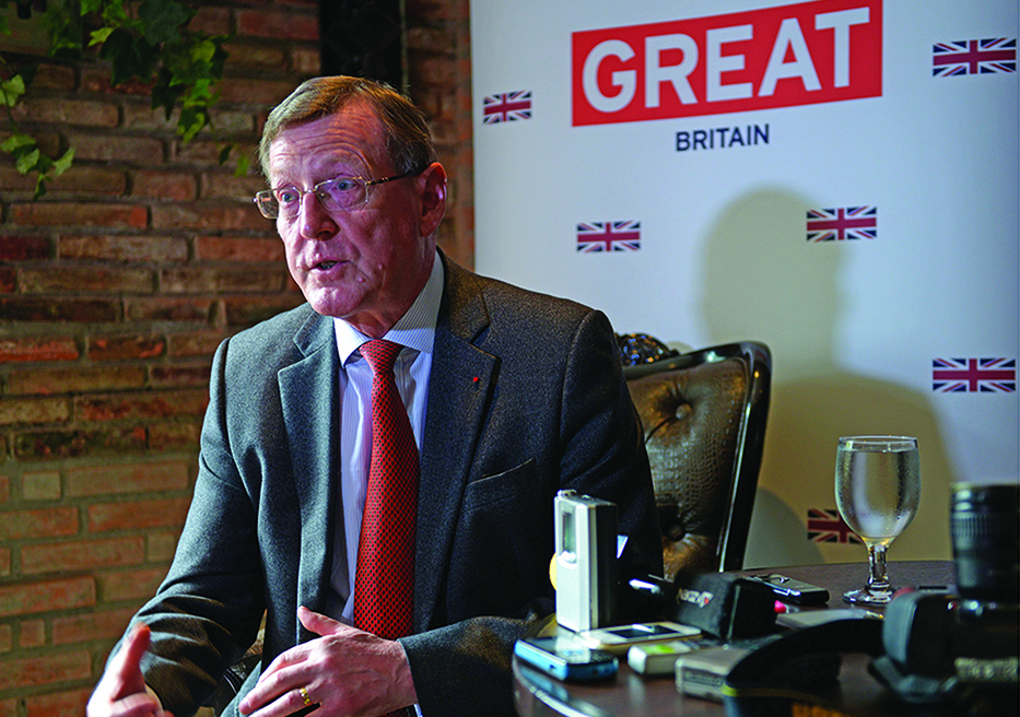 MANILA, Philippines: File photo shows Northern Irish Nobel Peace Prize laureate Lord David Trimble discusses efforts to negotiate a peace accord between the Philippine government and the Moro Islamic Liberation Front, in the south during a press briefing in Manila. - AFP