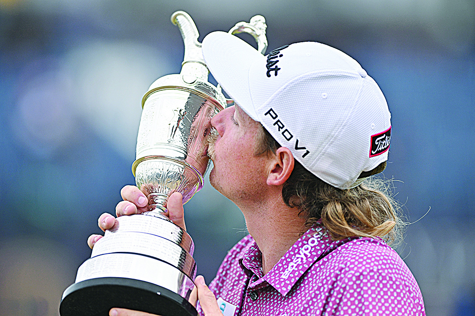 ST ANDREWS: Australia's Cameron Smith kisses the Claret Jug, the trophy for the Champion golfer of the year after winning the 150th British Open Golf Championship on The Old Course at St Andrews in Scotland on July 17, 2022. - AFP