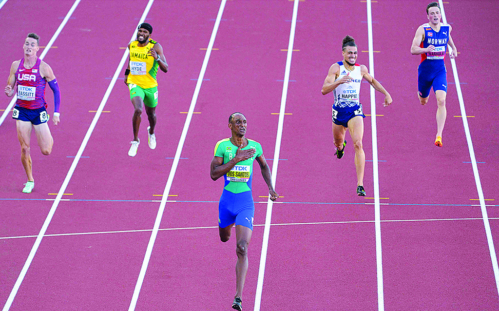EUGENE: Brazil's Alison Dos Santos (center) celebrates as he crosses the finish line to win the men's 400m hurdles final during the World Athletics Championships at Hayward Field in Eugene, Oregon on July 19, 2022. - AFP