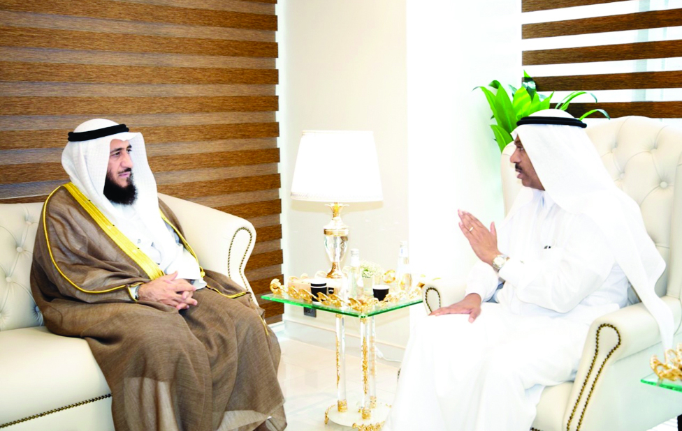 RIYADH: Chief of Kuwaiti Hajj Mission Farid Emadi meets Saudi Minister of Hajj and Umrah Tawfiq Al-Rabih. - KUNA