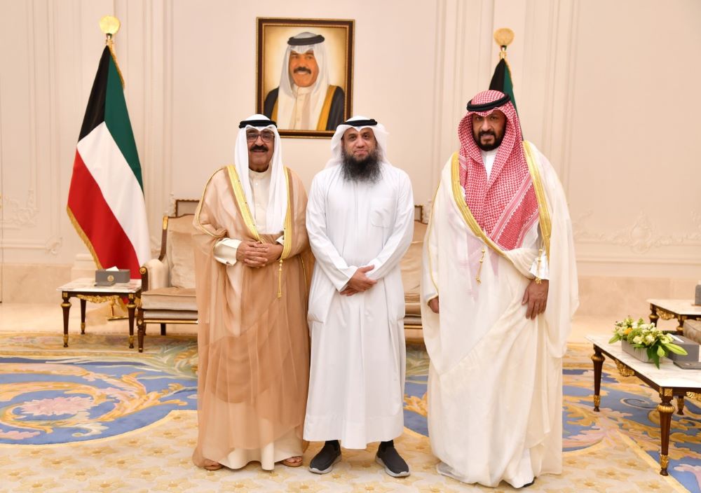 KUWAIT: His Highness the Crown Prince Sheikh Mishal Al-Ahmad Al-Jaber Al-Sabah receives Acting Interior Minister Sheikh Talal Khaled Al-Ahmad Al-Sabah (right) and Jahra Traffic Department officer Hamad Eid Al-Shemmari (center). -- KUNA