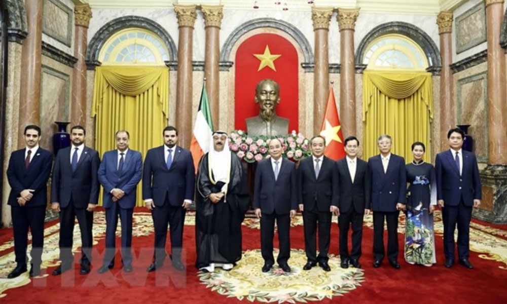 Kuwait Amb. presents credentials to Vietnam pres