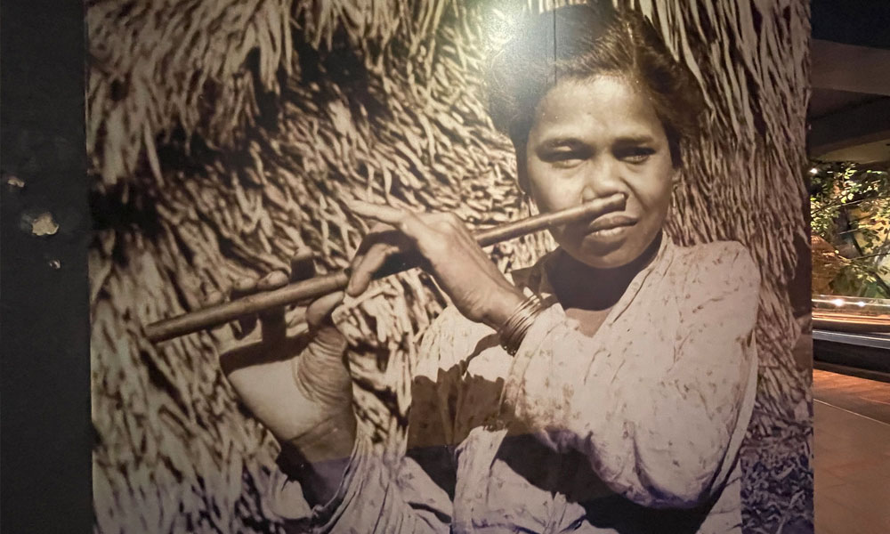 A photo showing the use of nose flute used by indigenous people