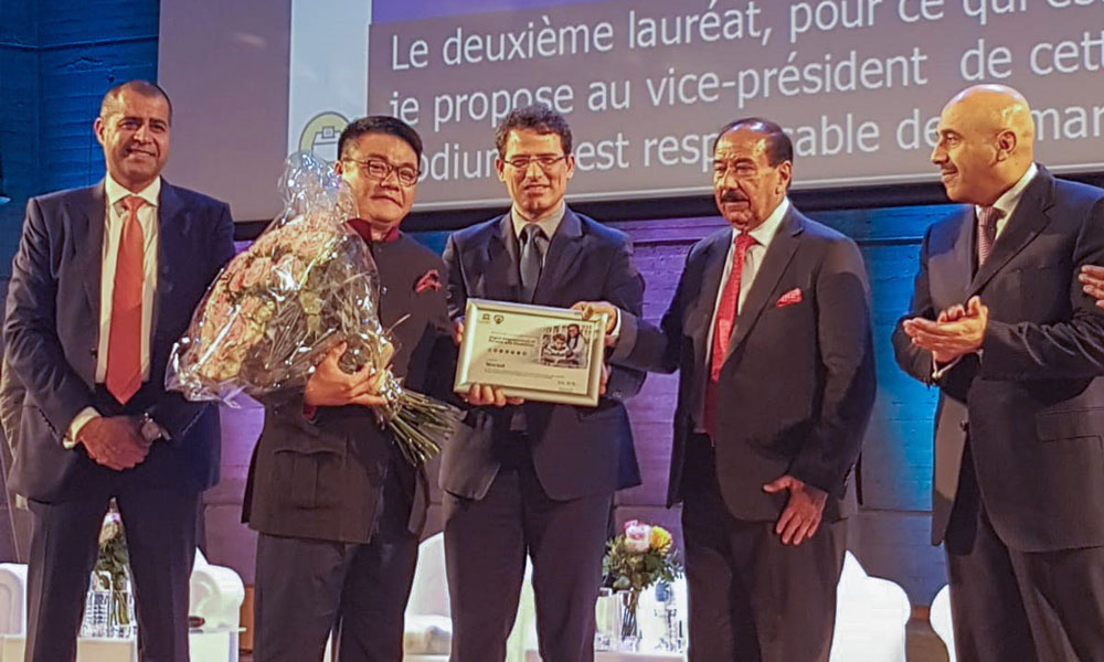 Sheikh Mubarak Jaber Al-ahmad Al-Sabah hands Chinese company the prize