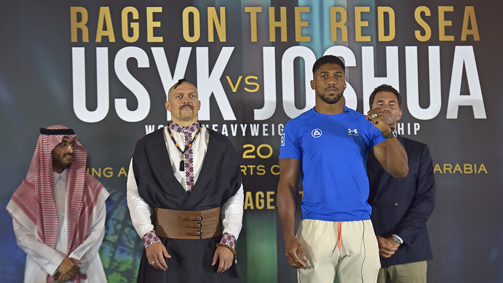 JEDDAH: Ukrainian boxer Oleksandr Usyk (center left) and British boxer Anthony Joshua (center right) attend a press conference ahead of the heavyweight boxing rematch for the WBA, WBO, IBO and IBF titles in Jeddah on August 17, 2022. – AFP