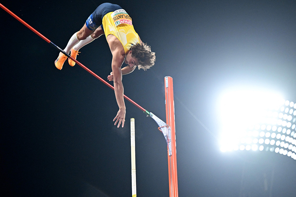 MUNICH: Sweden's Armand Duplantis competes in the men's Pole Vault final during the European Athletics Championships at the Olympic Stadium in Munich, southern Germany on August 20, 2022. - AFP