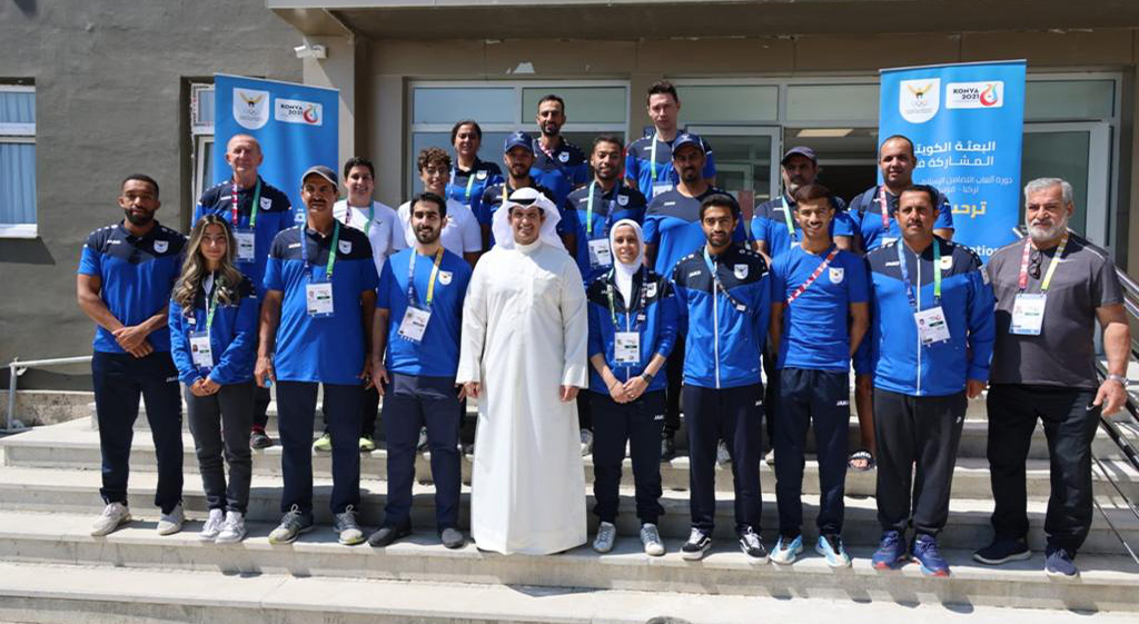 KONYA: Minister of Information and Culture and Minister of State for Youth Affairs Abdulrahman Al-Mutairi poses for a group photo with Kuwait athletes.- KUNA