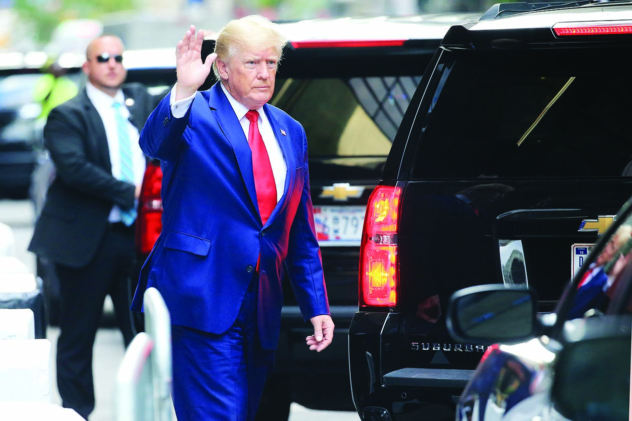 Former US President Donald Trump waves while walking to a vehicle outside of Trump Tower in New York City on August 10, 2022. - Donald Trump on Wednesday declined to answer questions under oath in New York over alleged fraud at his family business, as legal pressures pile up for the former president whose house was raided by the FBI just two days ago. (Photo by STRINGER / AFP)