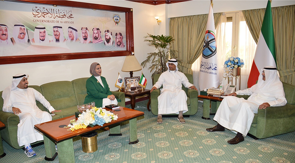 KUWAIT: Al-Ahmadi Governor Sheikh Fawwaz Al-Sabah meets members of the Kuwaiti Youth Council.
