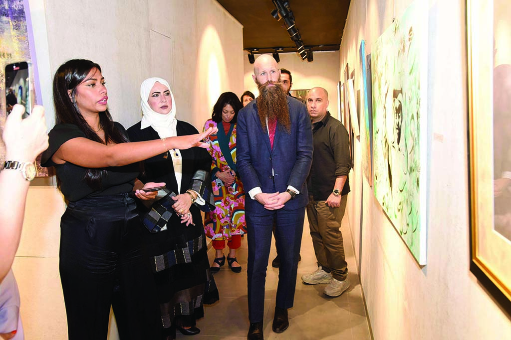 KUWAIT: Chargé d'Affaires at US Embassy Jim Holtsnider tour an art exhibition at Boushehri Gallery. – Photos by Fouad Al-Shaikh