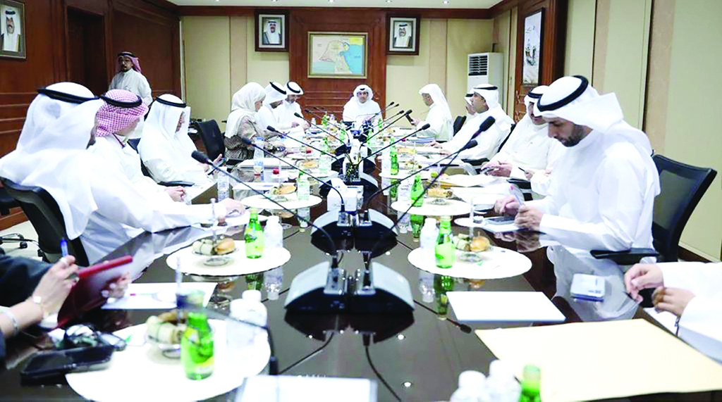 KUWAIT: Minister of Information Abdulrahman Al-Mutairi meets senior officials of the ministry. -  KUNA