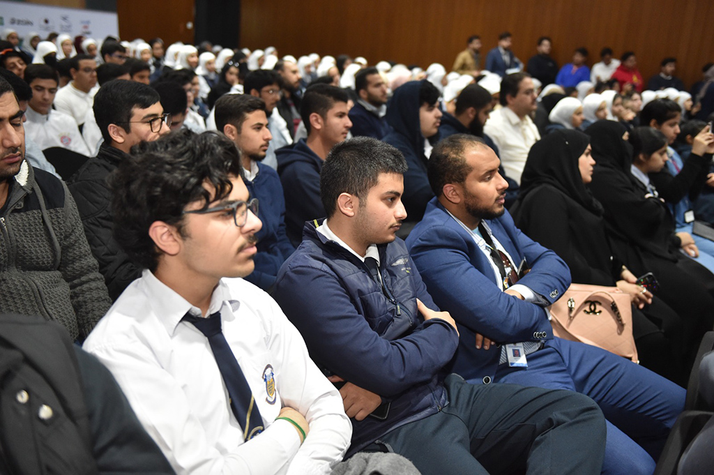 KUWAIT: Students attend an event to announce the winners of Kuwait Science Club's eighth Kuwait Science and Engineering Competition. - KUNA