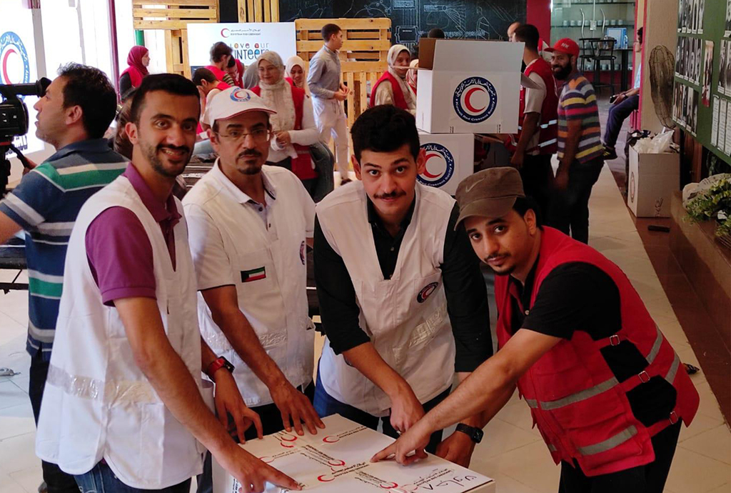 CAIRO: Kuwait Red Crescent Society staff ready an aid convoy in preparation for sending it to the Gaza Strip. – KUNA