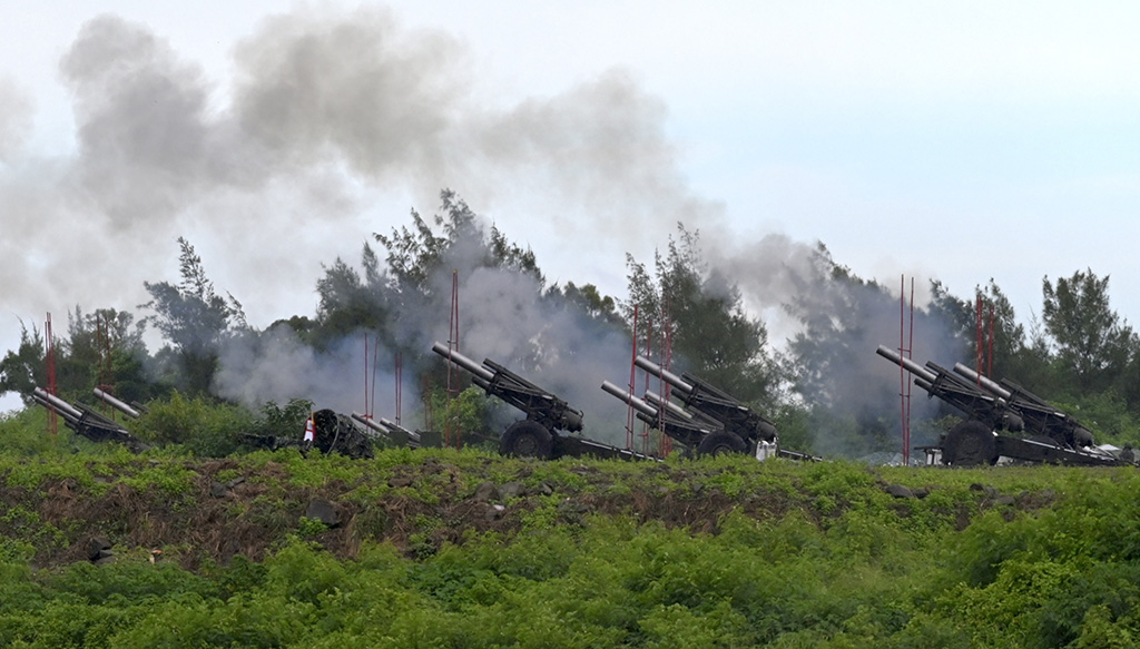 PINGTUNG, Taiwan: Taiwan military soldiers fire the 155 mm Howitzer during a live fire anti-landing drill in the Pingtung county, southern Taiwan on August 9, 2022.- AFP