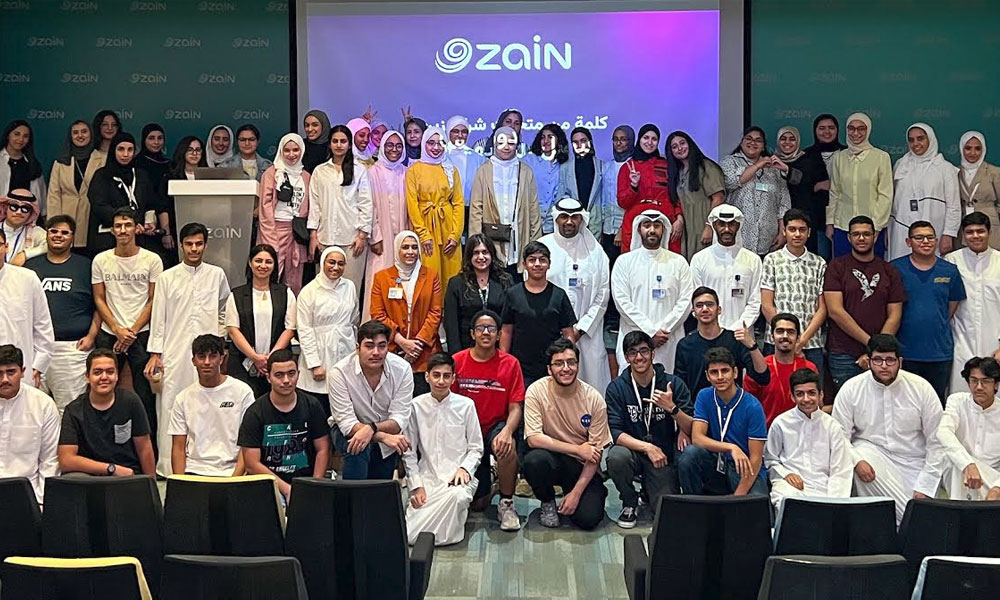 Zain officials with the students