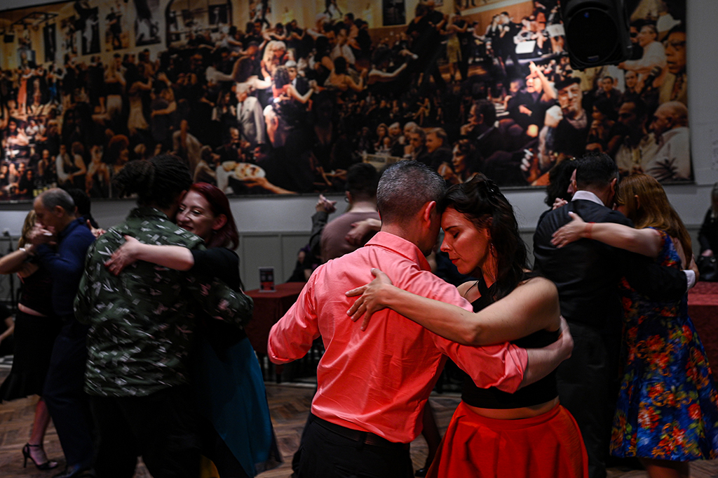  Couples dance the tango during the Tango Festival and World Tango Championship, at the milonga Salon Canning in Buenos Aires.— AFP photos