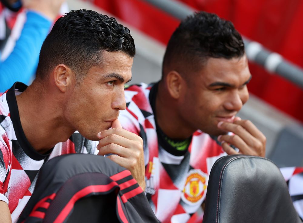 Southampton: Manchester United's striker Cristiano Ronaldo and midfielder Casemiro sit on the bench during the English Premier League match between vs Southampton on August 27, 2022. - AFP