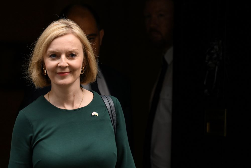 LONDON: Britain's Prime Minister Liz Truss leaves the 10 Downing Street, in London, for the House of Commons to announce her energy price plan, on September 8, 2022. - AFP