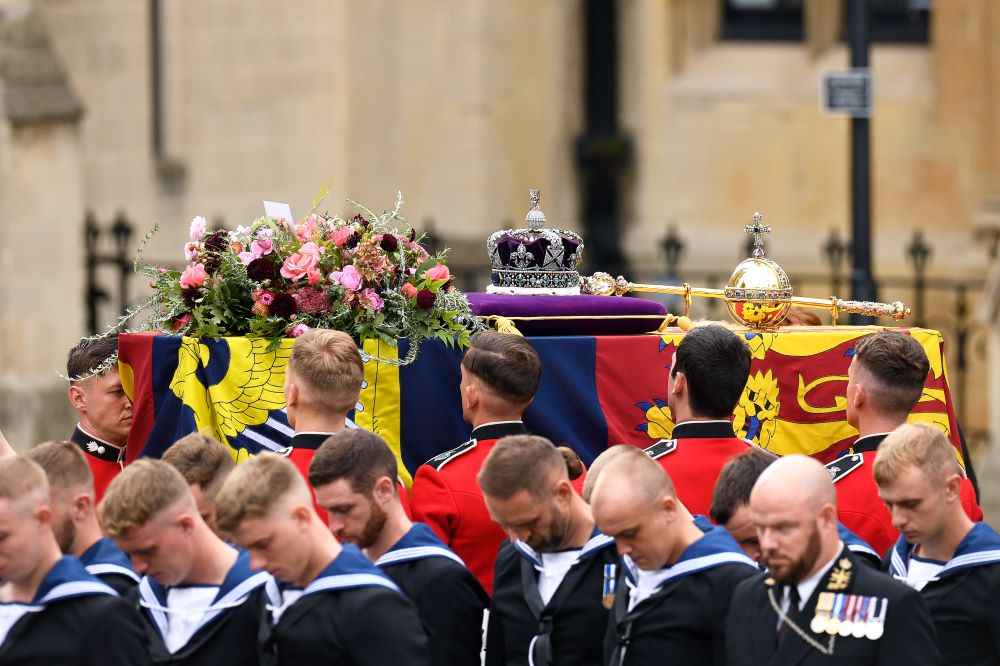 LONDON: The coffin of Queen Elizabeth II, draped in a Royal Standard and adorned with the Imperial State Crown and the Sovereign's orb and scepter is taken into Westminster Abbey during the State Funeral Service for Britain's Queen Elizabeth II, in London on September 19, 2022. - AFP