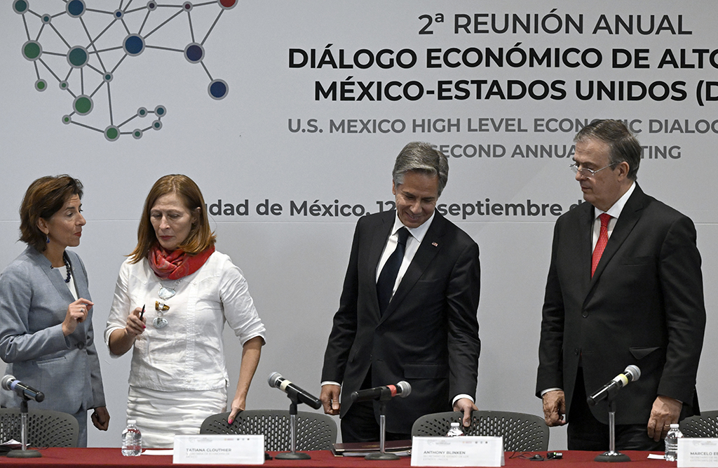 MEXICO CITY: (Left to right) US Secretary of Commerce Gina Raimondo, Mexican Economy Minister Tatiana Clouthier, US Secretary of State Antony Blinken and Mexican Foreign Minister Marcelo Ebrard talks after offering a press conference at the Economy Secretary headquarters in Mexico City, on September 12, 2022. – AFP