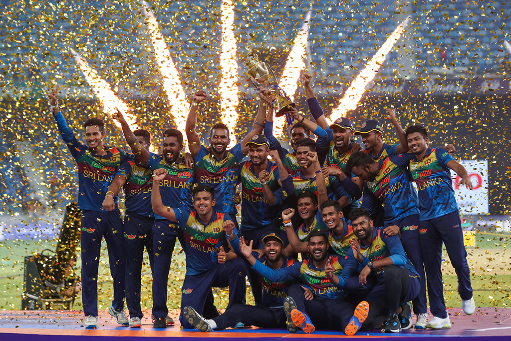 DUBAI: Sri Lanka’s players celebrate with the trophy at the end of the Asia Cup Twenty20 international cricket final match between Pakistan and Sri Lanka at the Dubai International Cricket Stadium in Dubai on September 11, 2022. – AFP