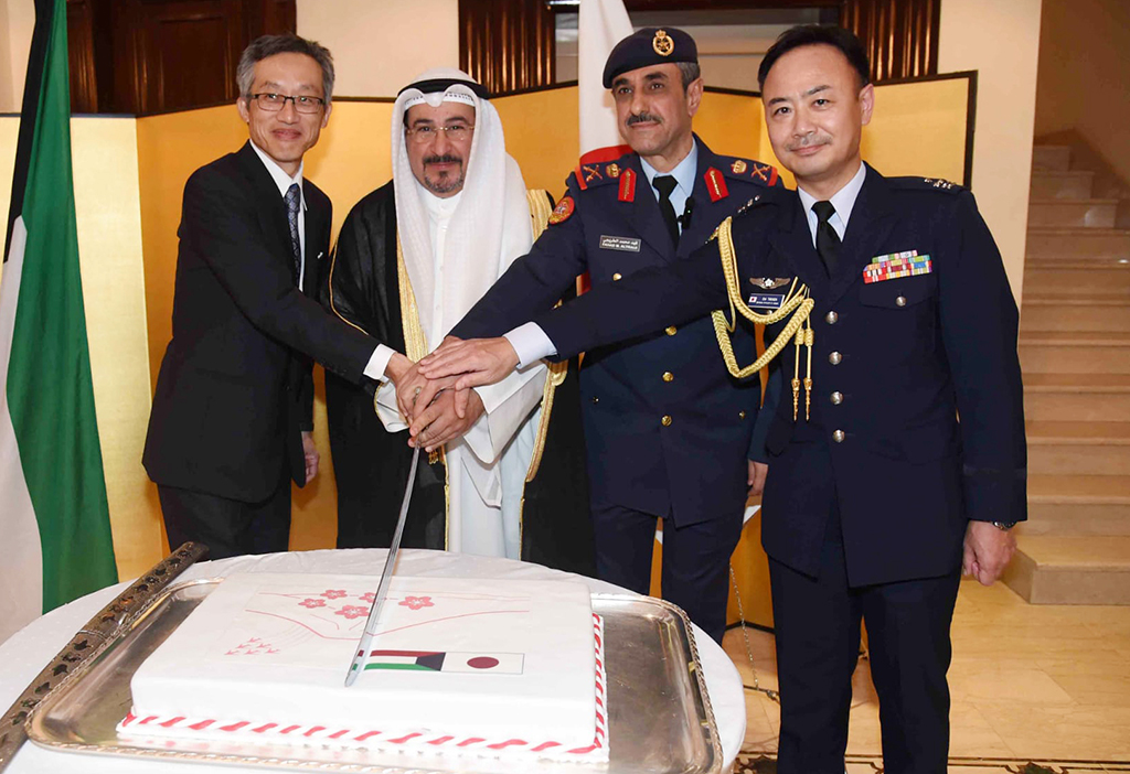 KUWAIT: Japanese and Kuwaiti officials at the cake cutting ceremony. - Photos by Yasser Al- Zayyat.