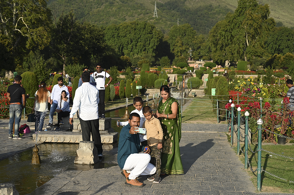 Tourists visit the Nishat Garden in Srinagar. India’s hottest new travel destination is also the site of its deadliest insurgency, where regular skirmishes break out between separatist militants and Indian troops, half a million of whom are stationed on its soil. – AFP photos