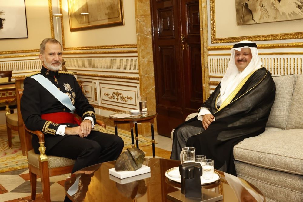 MADRID: Kuwait's Ambassador to Spain Khalifa Al-Kharafi presents his credentials to King Felipe. - KUNA