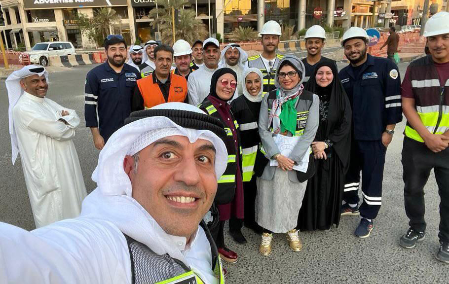 KUWAIT: Minister of Public Works Ali Al-Mousa takes a selfie with Kuwaiti engineers at Darwaza Abdul Razzaq on Oct 4, 2022.