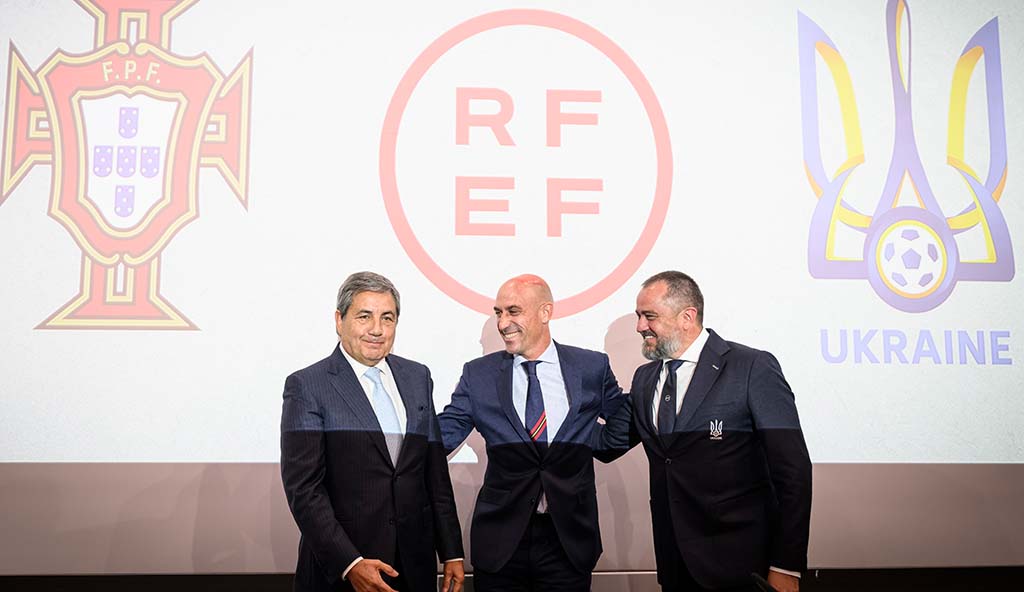 NYON, Switzerland: President of the Portuguese Football Federation Fernando Soares Gomes da Silva (L), President of the Spanish Football Federation Luis Rubiales (C), and President of the Ukraine Football Federation Andriy Pavelko pose during a press conference announcing Spain, Portugal and Ukraine's bid for the 2030 World Cup at the UEFA headquarters in Nyon. - AFP