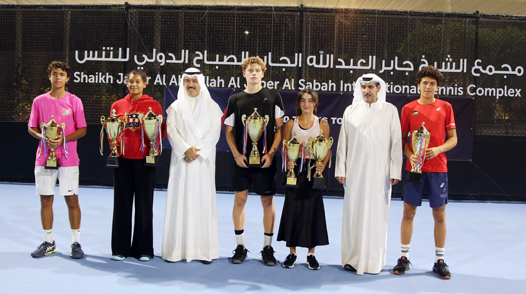 Sheikh Ahmad Al-Jaber and Faleh Al-Otaibi with the winners.