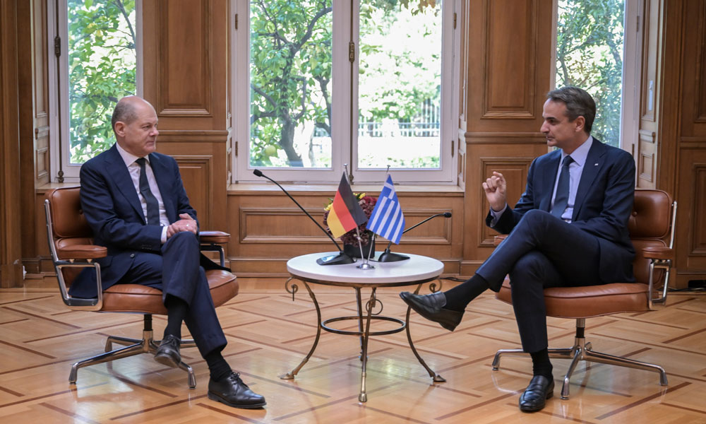 Greek Prime Minister Kyriakos Mitsotakis (R) meets with German Chancellor Olaf Scholz (L) in Athens on October 27, 2022.