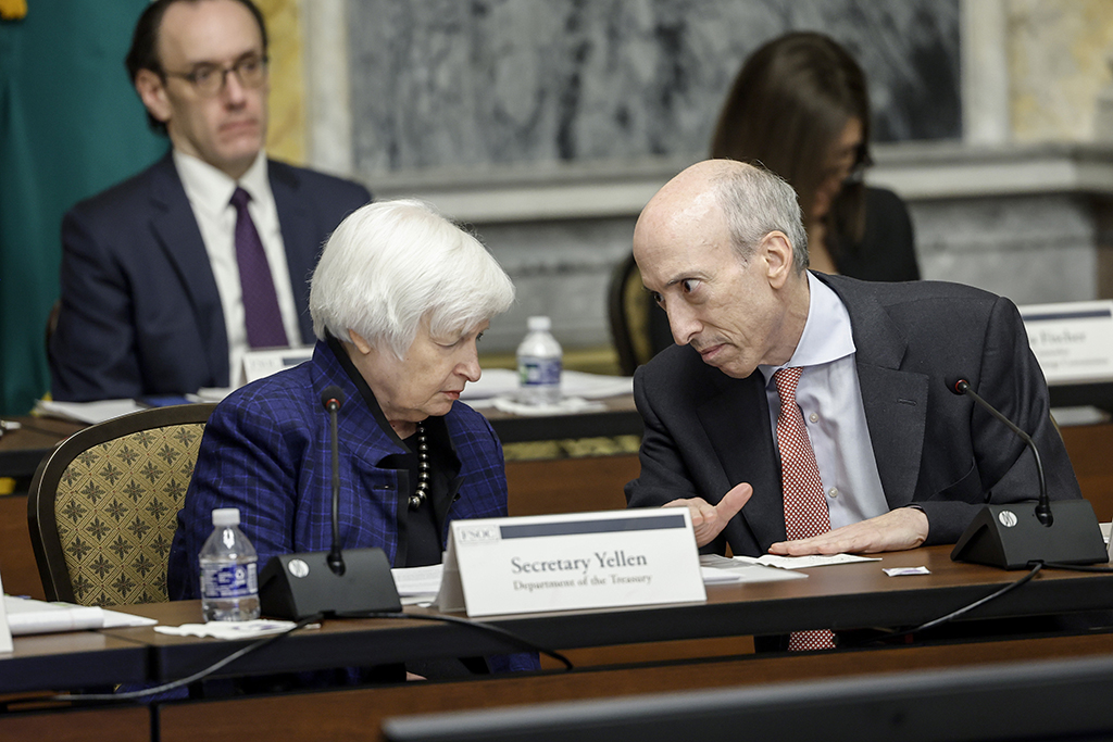 WASHINGTON: US Treasury Secretary Janet Yellen speaks with Securities and Exchange Commission (SEC) Chair Gary Gensler (right) during a meeting with the Treasury Department's Financial Stability Oversight Council at the US Treasury Department on October 03, 2022 in Washington, DC. - AFP