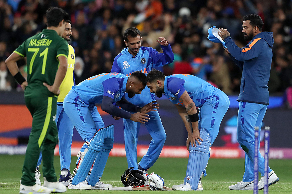 MELBOURNE: India’s Virat Kohli (right) and India’s Hardik Pandya celebrate win during the ICC men’s Twenty20 World Cup 2022 cricket match between India and Pakistan on October 23, 2022.— AFP  