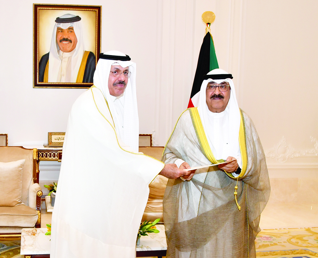 KUWAIT: HH the Crown Prince Sheikh Mishal Al-Ahmad Al-Jaber Al-Sabah receives the Cabinet's resignation tendered by HH the Prime Minister Sheikh Ahmad Al-Nawaf Al-Sabah on Oct 2, 2022. - KUNA