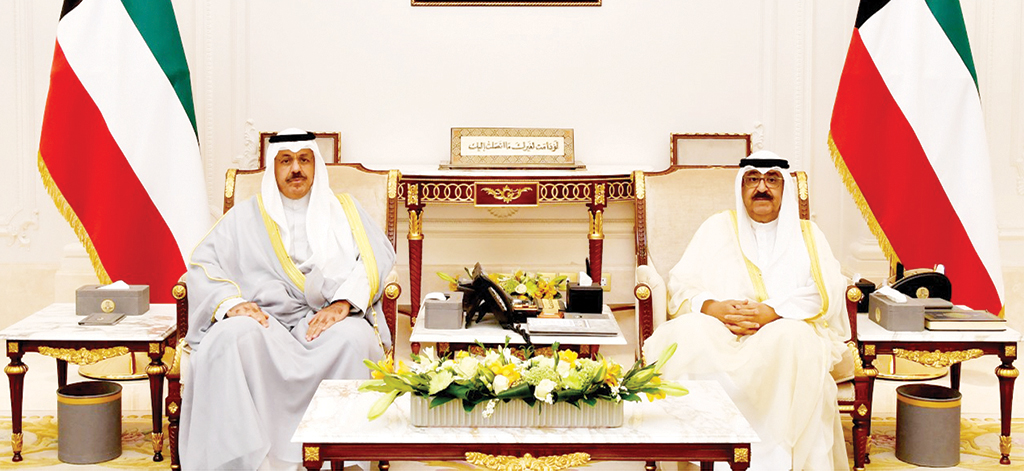 KUWAIT: HH the Crown Prince Sheikh Mishal Al-Ahmad Al-Jaber Al-Sabah meets caretaker Prime Minister HH Sheikh Ahmad Al-Nawaf Al-Sabah on Oct 4, 2022. -  KUNA photos