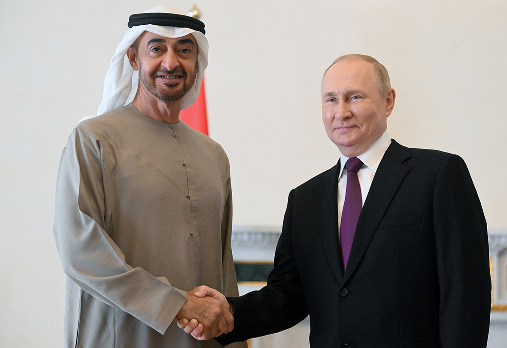 SAINT PETERSBURG: Russian President Vladimir Putin meets UAE President Sheikh Mohamed bin Zayed Al-Nahyan on Oct 11, 2022. - AFP