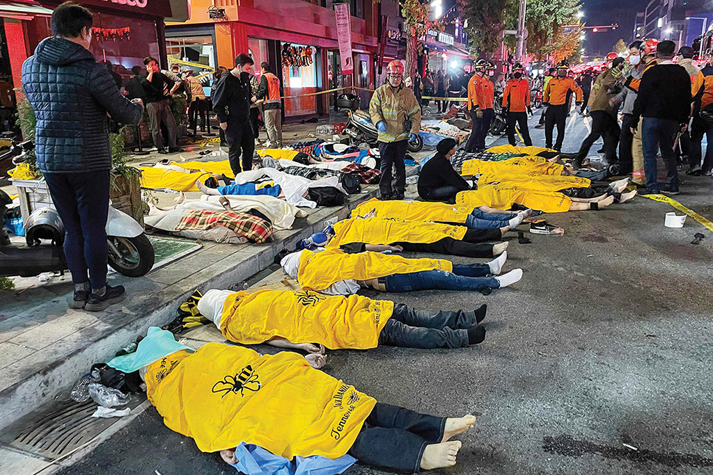 SEOUL: Bodies of victims killed in a stampede are covered in the popular nightlife district of Itaewon on Oct 30, 2022. – AFP