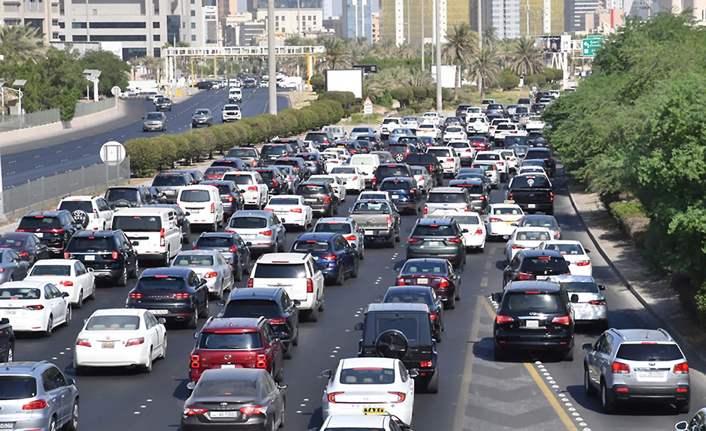 KUWAIT: Traffic jams have become a daily occurrence after all schools reopened last week. – Photo by Fouad Al-Shaikh